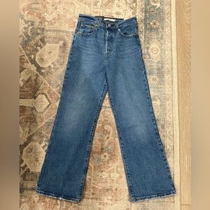 Levi’s ribcage bootcut crop NWT jeans size 25